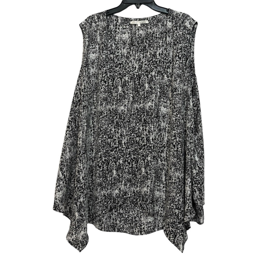 Last Chance 🚨 Violet + Claire sleeveless Blouse